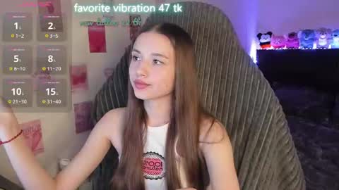 Snapshot of milyamess chatting on 06/26/26, 06:45 Emily online show from 06/26/26, 06:45