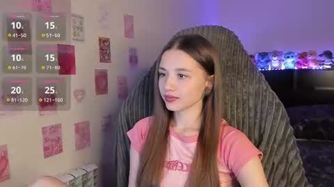 Snapshot of milyamess chatting on 07/08/26, 06:23 Emily online show from 07/08/26, 06:23