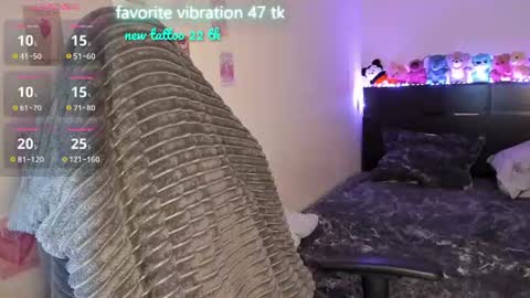 Snapshot of milyamess chatting on 07/25/26, 06:16 Emily online show from 07/25/26, 06:16