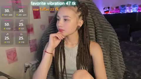 Snapshot of milyamess chatting on 08/05/26, 05:05 Emily online show from 08/05/26, 05:05