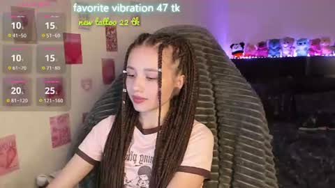 Snapshot of milyamess chatting on 08/06/26, 05:26 Emily online show from 08/06/26, 05:26