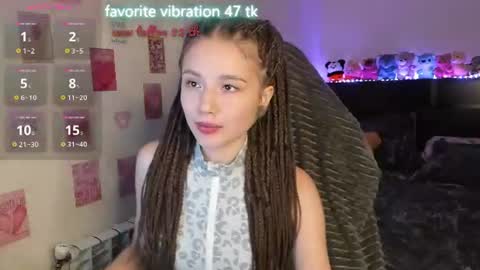 Snapshot of milyamess chatting on 08/08/26, 06:10 Emily online show from 08/08/26, 06:10