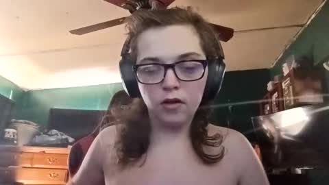 Snapshot of mimi142 chatting on 03/20/26, 05:07 mimi142 online show from 03/20/26, 05:07