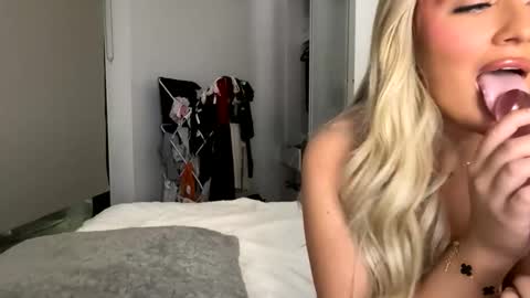 Mimi Monroe  online show from 01/10/26, 06:09