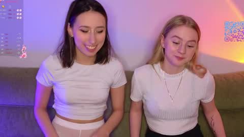 Snapshot of mimipaws chatting on 04/01/26, 08:17 MilaBlack and StacyBlonde Today unboxing Lovens OMG online show from 04/01/26, 08:17