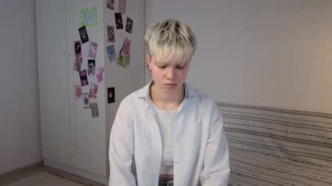 Snapshot of mimipuff chatting on 10/16/25, 12:39 Sonya online show from 10/16/25, 12:39