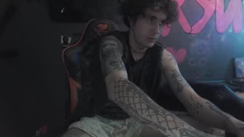 Snapshot of min1pekka chatting on 09/22/25, 02:13 Max online show from 09/22/25, 02:13