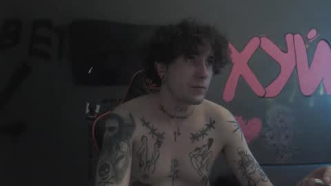 Snapshot of min1pekka chatting on 11/08/25, 11:43 Max online show from 11/08/25, 11:43