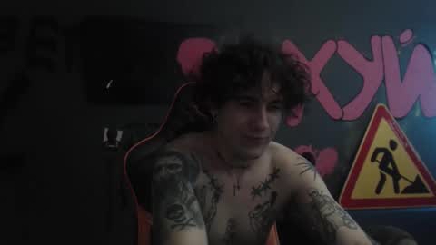 Snapshot of min1pekka chatting on 11/13/25, 01:10 Max online show from 11/13/25, 01:10