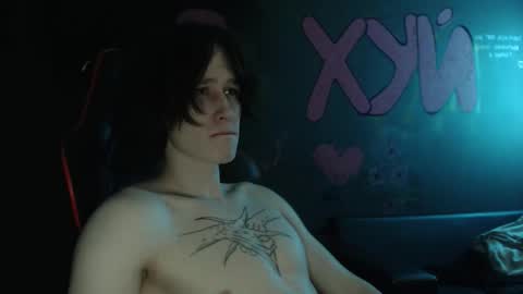 Snapshot of min1pekka chatting on 11/25/25, 12:21 Max online show from 11/25/25, 12:21