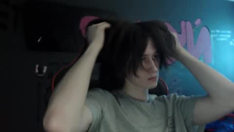 Snapshot of min1pekka chatting on 11/26/25, 02:34 Max online show from 11/26/25, 02:34