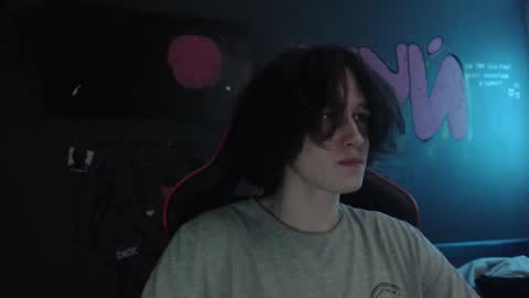 Snapshot of min1pekka chatting on 11/27/25, 01:29 Max online show from 11/27/25, 01:29