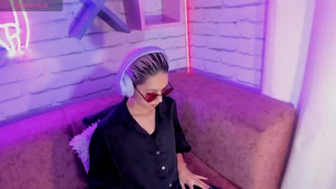 Minji online show from 01/08/25, 11:43