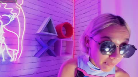 Minji online show from 01/10/25, 11:54