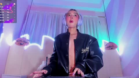 Minji online show from 02/05/25, 06:15