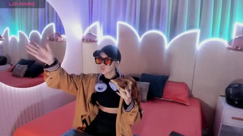 Minji online show from 02/11/25, 11:54