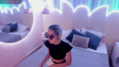 Minji online show from 02/17/25, 11:34