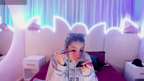 Minji online show from 02/21/25, 12:17