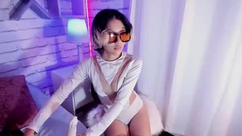 Minji online show from 09/18/25, 12:29
