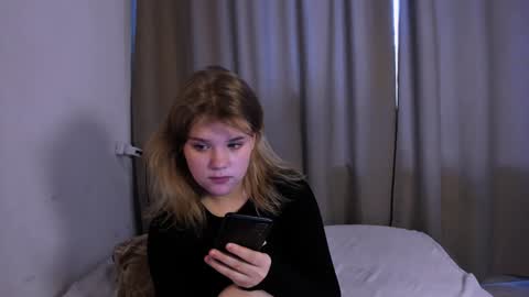 hi Im Mina  online show from 01/17/25, 04:39