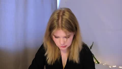 hi Im Mina  online show from 03/10/25, 04:17