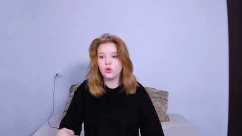 hi Im Mina  online show from 10/16/25, 10:22