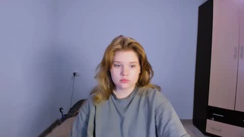 hi Im Mina  online show from 11/22/25, 02:43