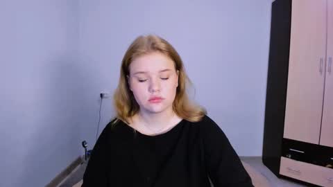 hi Im Mina  online show from 11/24/25, 01:49