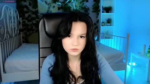 Snapshot of mina_yoon chatting on 10/09/25, 03:43 Mina online show from 10/09/25, 03:43