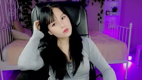 Snapshot of mina_yoon chatting on 10/16/25, 10:16 Mina online show from 10/16/25, 10:16