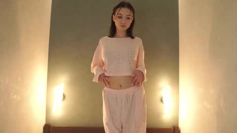 Snapshot of minakomii chatting on 03/07/26, 06:43 Mira online show from 03/07/26, 06:43