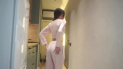 Snapshot of minakomii chatting on 03/20/26, 07:13 Mira online show from 03/20/26, 07:13