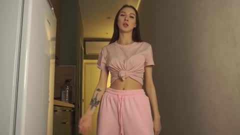 Snapshot of minakomii chatting on 03/27/26, 08:20 Mira online show from 03/27/26, 08:20