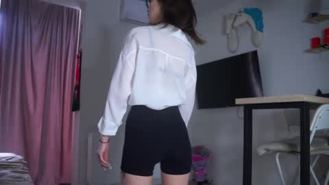 Snapshot of minakomii chatting on 04/21/26, 07:25 Mira online show from 04/21/26, 07:25