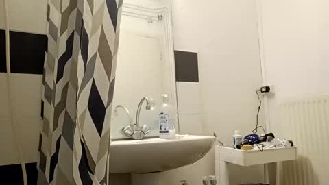 Snapshot of minaquerida chatting on 02/12/25, 05:37 Ll online show from 02/12/25, 05:37