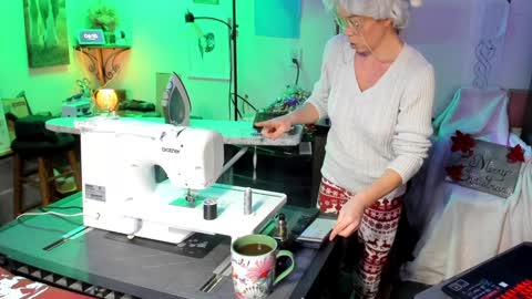 Snapshot of mindymars chatting on 12/23/24, 12:08 Mindy Mars online show from 12/23/24, 12:08