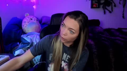 Snapshot of mindymars chatting on 01/03/25, 12:41 Mindy Mars online show from 01/03/25, 12:41