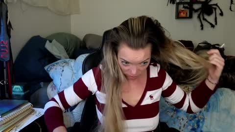 Snapshot of mindymars chatting on 01/08/25, 04:00 Mindy Mars online show from 01/08/25, 04:00