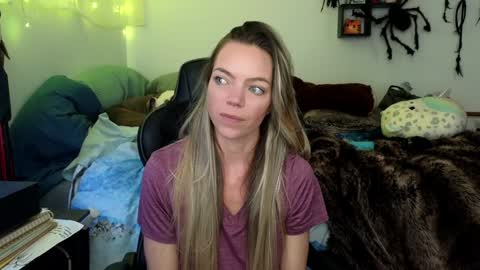 Snapshot of mindymars chatting on 01/13/25, 06:38 Mindy Mars online show from 01/13/25, 06:38