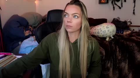 Snapshot of mindymars chatting on 01/14/25, 06:49 Mindy Mars online show from 01/14/25, 06:49