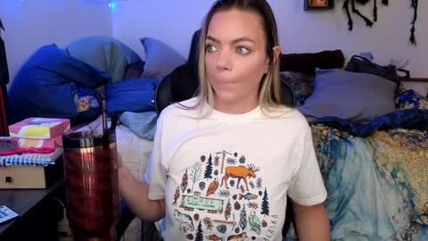 Snapshot of mindymars chatting on 01/22/25, 05:28 Mindy Mars online show from 01/22/25, 05:28