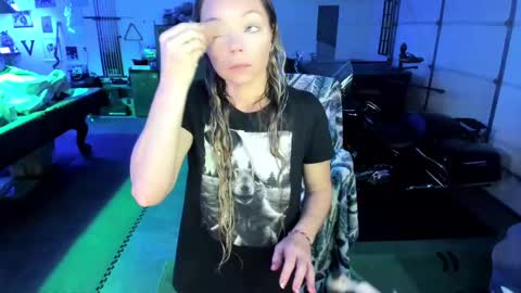 Snapshot of mindymars chatting on 02/17/25, 03:53 Mindy Mars online show from 02/17/25, 03:53