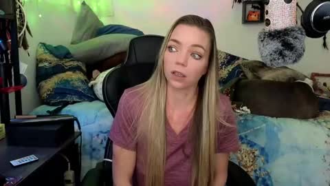 Snapshot of mindymars chatting on 02/19/25, 03:49 Mindy Mars online show from 02/19/25, 03:49