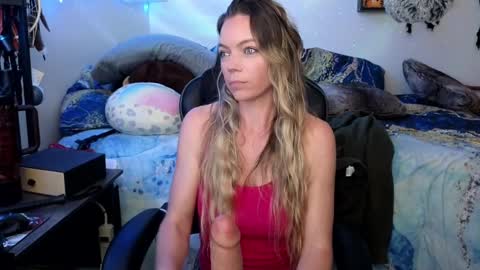 Snapshot of mindymars chatting on 03/10/25, 05:39 Mindy Mars online show from 03/10/25, 05:39