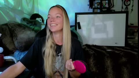 Snapshot of mindymars chatting on 09/24/25, 02:53 Mindy Mars online show from 09/24/25, 02:53