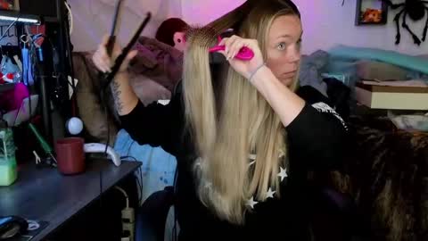 Snapshot of mindymars chatting on 10/08/25, 02:58 Mindy Mars online show from 10/08/25, 02:58