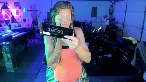 Snapshot of mindymars chatting on 10/10/25, 02:49 Mindy Mars online show from 10/10/25, 02:49