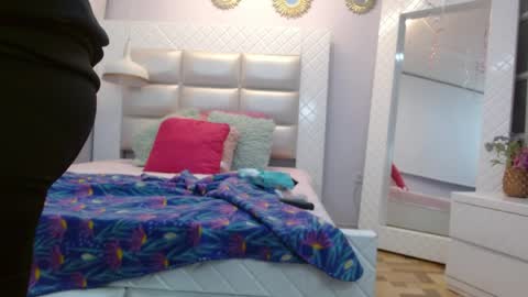 Snapshot of minene_mikami chatting on 04/08/26, 12:16 minene_mikami online show from 04/08/26, 12:16