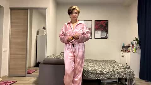 Snapshot of mingjorgenson chatting on 10/05/25, 11:08 Luna Moon online show from 10/05/25, 11:08