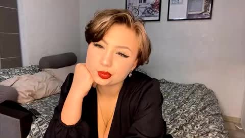 Snapshot of mingjorgenson chatting on 10/10/25, 06:18 Luna Moon online show from 10/10/25, 06:18